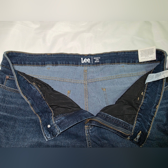 LEE Regular Fit Midrise Fit Denim Capris- Women's Plus Size 24 NWT - Picture 5 of 6